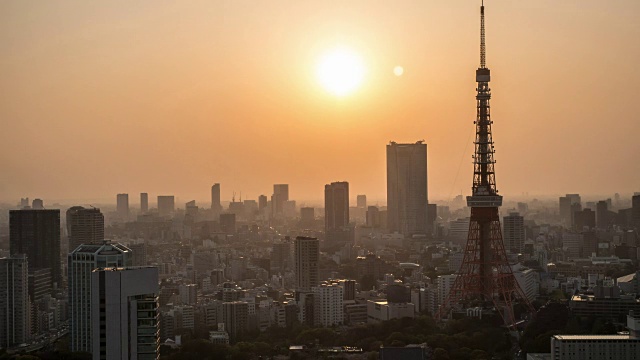 日落时分的东京塔视频素材