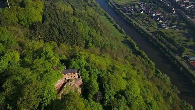 德国莱茵兰-普法尔茨，萨尔山谷，卡斯特尔-施塔特附近，波西米亚的约翰的修道院和葬礼教堂视频下载