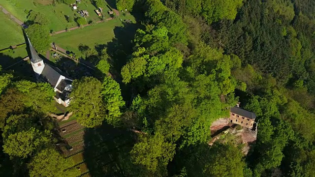德国莱茵兰-普法尔茨，萨尔山谷，卡斯特尔-施塔特附近，波西米亚的约翰的修道院和葬礼教堂视频下载