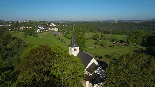 德国莱茵兰-普法尔茨，萨尔河谷的卡斯特尔-施塔特教堂视频下载