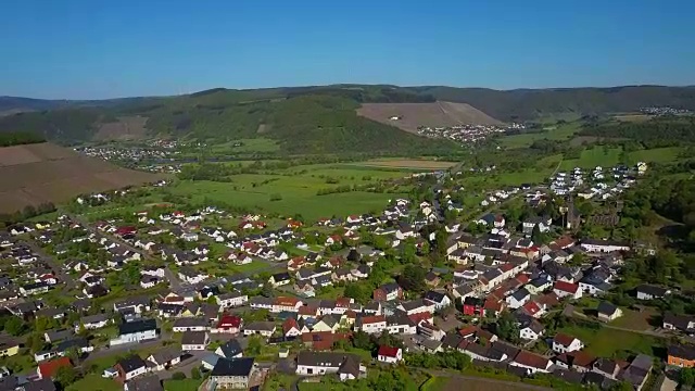 埃尔村鸟瞰图，萨尔谷，地区特里尔萨尔堡，莱茵兰-普法尔茨，德国视频下载