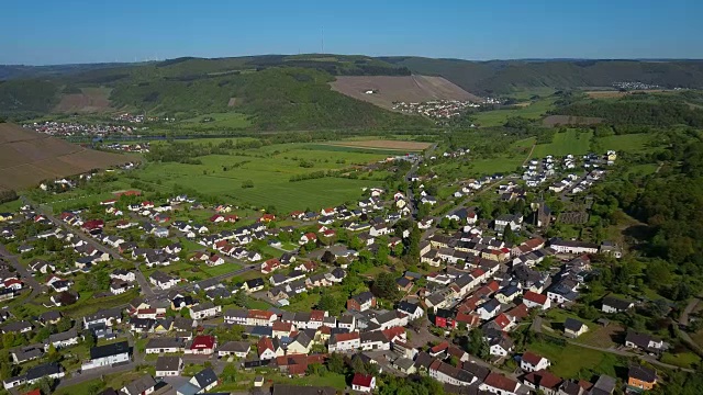 埃尔村鸟瞰图，萨尔谷，地区特里尔萨尔堡，莱茵兰-普法尔茨，德国视频下载