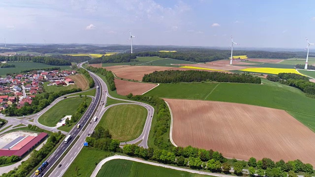 典型的德国风力涡轮机景观视频下载