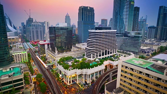 曼谷市中心的写字楼，购物中心，空中列车视频下载