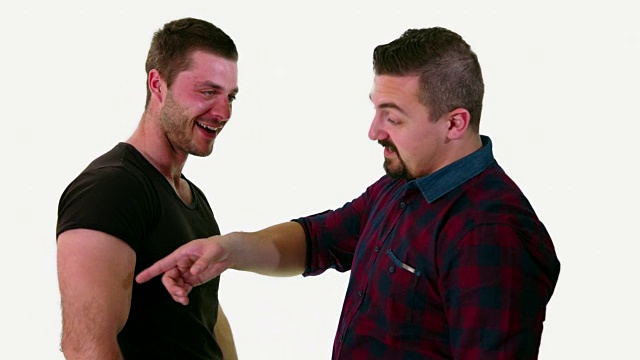两个男性朋友互相见面，有一个愉快的谈话视频下载