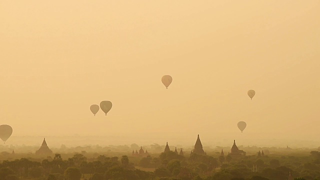 高清视频:缅甸蒲甘，热气球上宝塔景观与日出视频素材