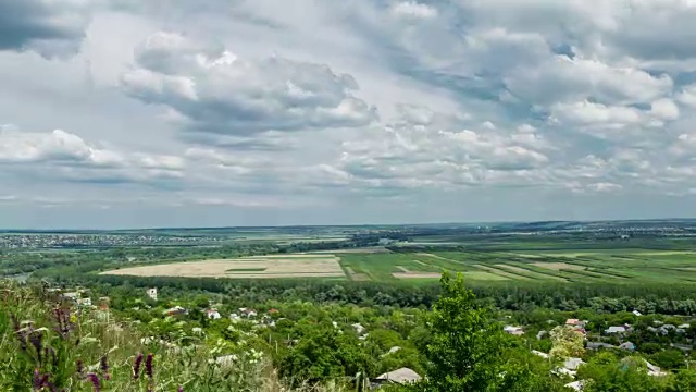 乡村景色:山谷上的云景视频下载