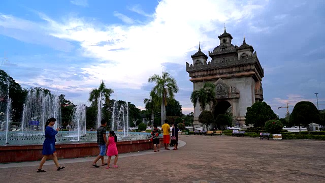 老挝Patuxay纪念碑的美丽建筑视频下载