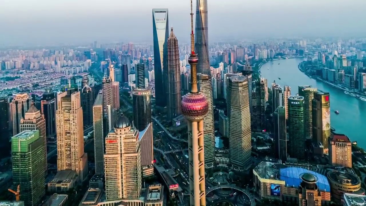 中国上海市区和天际线的鸟瞰图视频素材