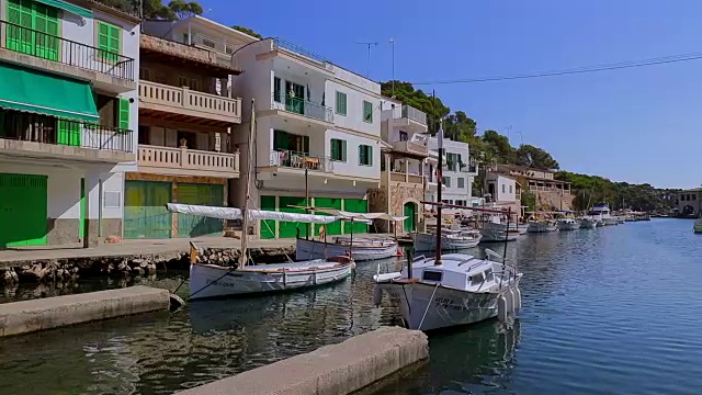 西班牙马略卡岛巴利阿里群岛的卡拉菲格拉渔港(Santanyí)视频下载