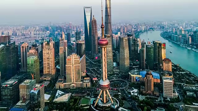中国上海市区和天际线的鸟瞰图视频素材