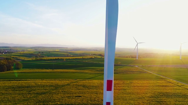 农业领域的风力涡轮机视频素材