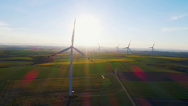再生能源-风力涡轮机农场。视频素材