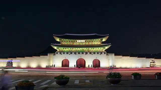 光华门夜景(京福宫正门)(首尔著名的历史名胜)视频素材