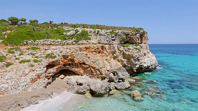 卡拉Falcó(福克湾)在西班牙东海岸的巴利阿里岛马略卡/西班牙视频下载