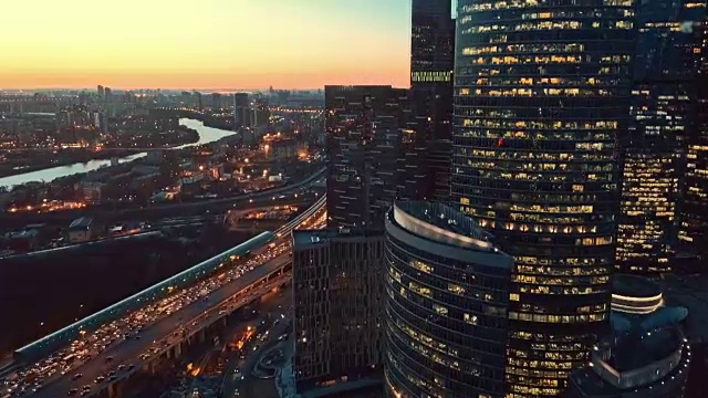日落时摩天大楼的天际线视频素材