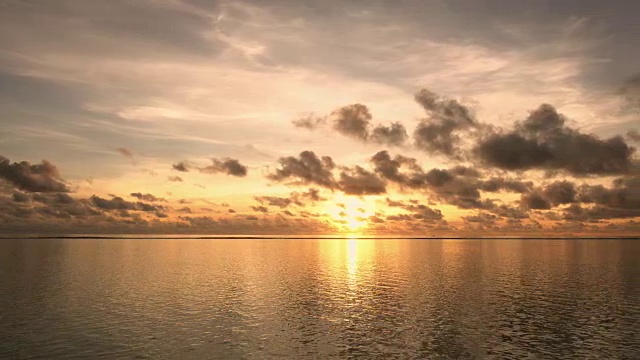 海上美丽的日出视频素材