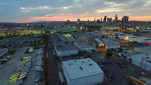 日落时分的洛杉矶市中心视频下载