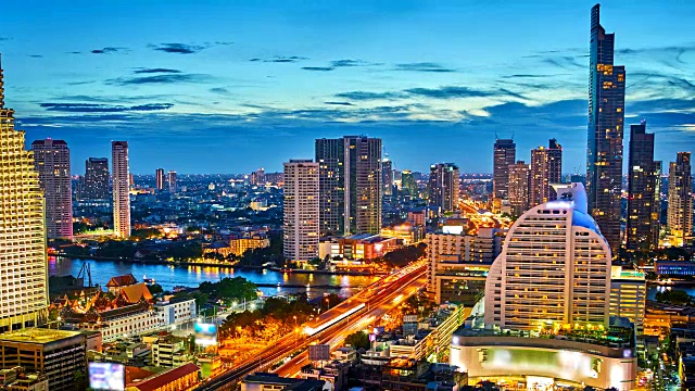 曼谷商业区和湄南河的黄昏视频下载