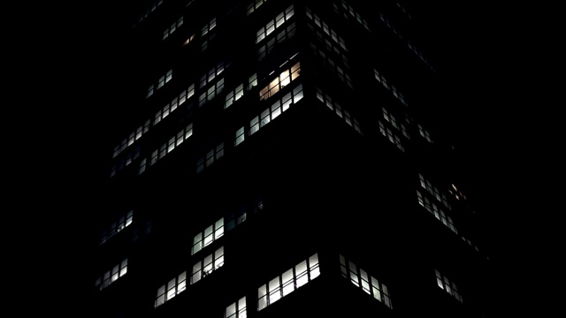 夜晚的摩天大楼视频素材