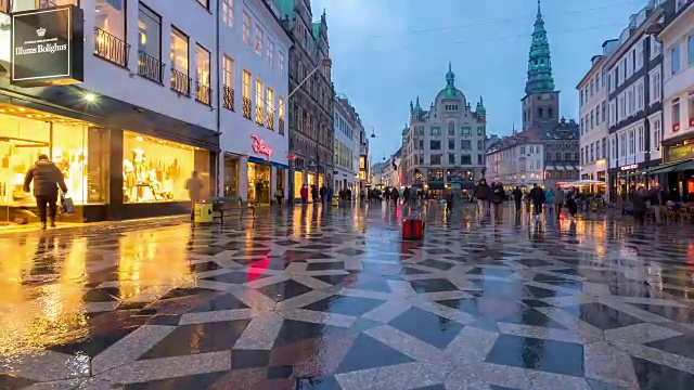 行人拥挤的Stroget购物街在丹麦哥本哈根视频素材