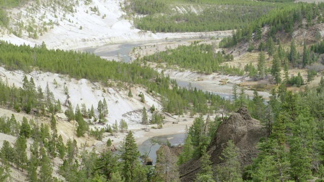 风景优美的山脉和河流/黄石国家公园，怀俄明州，美国视频素材