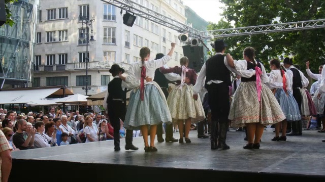 匈牙利民族舞蹈在布达佩斯的文化表演视频下载