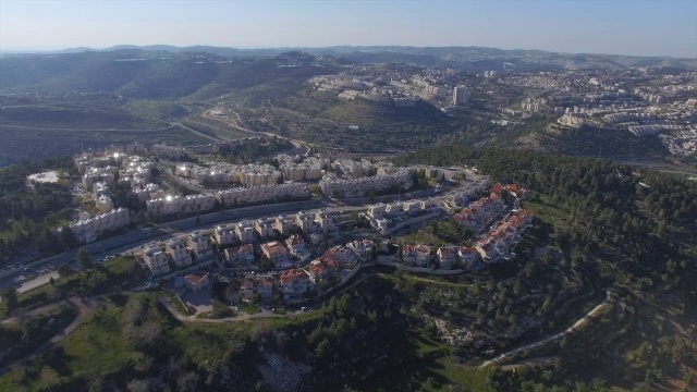 鸟瞰图/基罗——东耶路撒冷西南部的以色列定居点和邻近地区视频素材