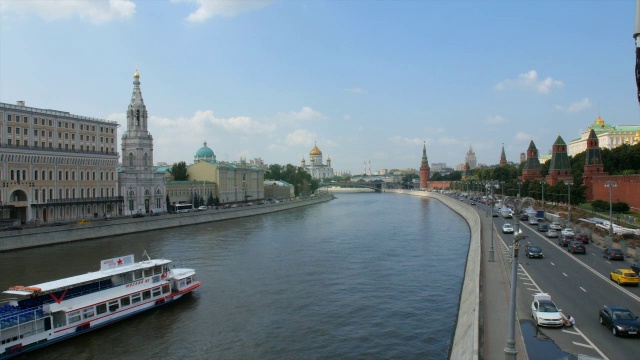莫斯科河，克里姆林宫墙和克里姆林宫塔/莫斯科，俄罗斯视频素材
