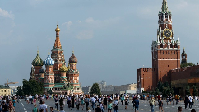 著名的彩色大教堂圣巴西尔，也被称为瓦西里大教堂祝福/莫斯科，俄罗斯视频下载