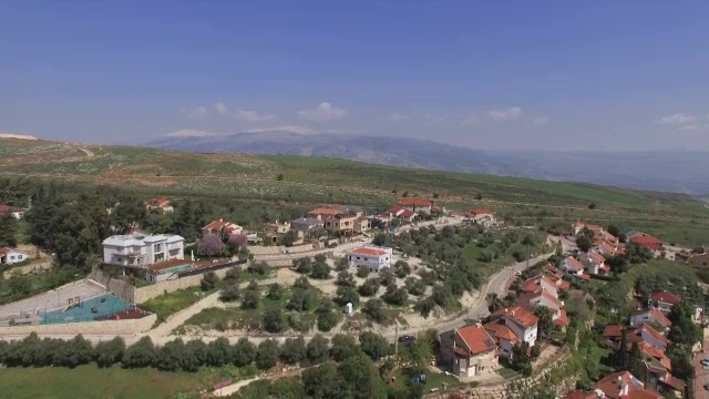 从空中俯瞰以色列和黎巴嫩边境上的梅图拉视频下载