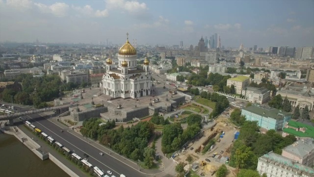 沿莫斯科河的救世主大教堂鸟瞰图视频素材
