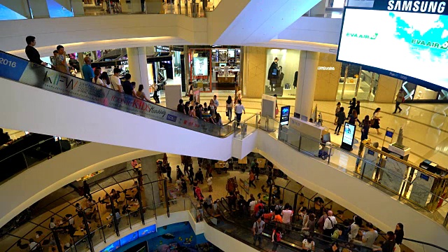 豪华购物中心拥挤的人群视频下载