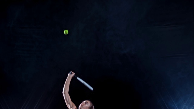 SLO MO TD女子网球运动员在黑色背景上击球，穿着红色的衣服视频素材