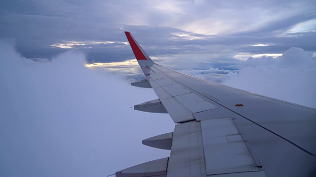 飞机在云上飞行视频素材