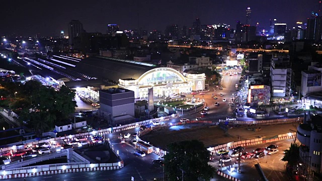 曼谷晚上的交通堵塞，慢镜头视频下载