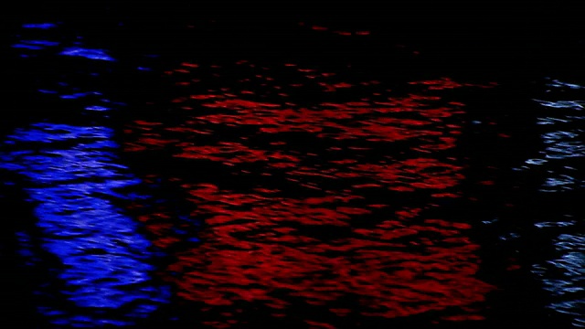 近距离观察彩色光在水中的反射/ Yarra河，墨尔本视频素材