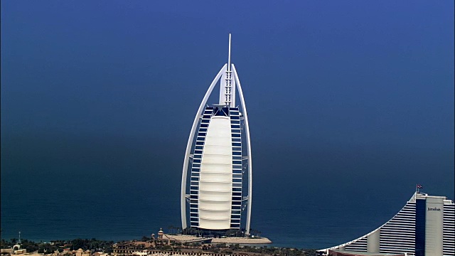 阿拉伯联合酋长国迪拜，空中俯瞰迪拜塔视频下载