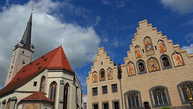 教区教堂与市政厅瓦瑟堡客栈，上巴伐利亚，德国巴伐利亚视频下载