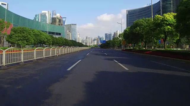 实时驾驶汽车在陆家嘴金融区，中国上海视频素材
