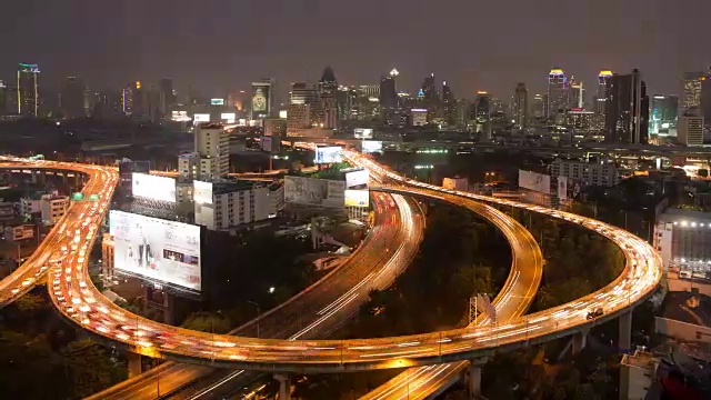 从白天到夜晚时光流逝城市交通场景公路城市夜晚视频下载