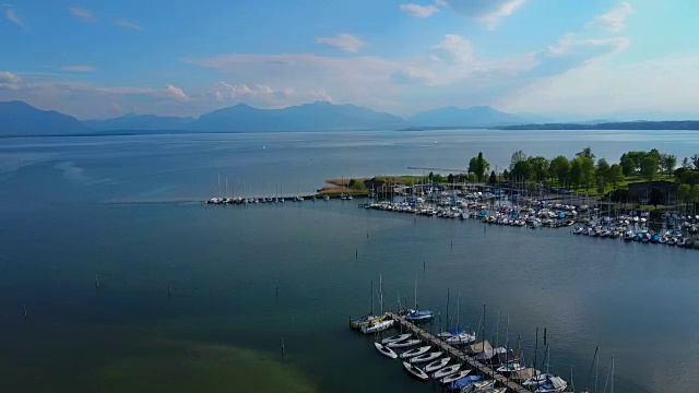 湖Chiemsee Seebruck附近Chiemgau,上巴伐利亚,德国巴伐利亚视频素材