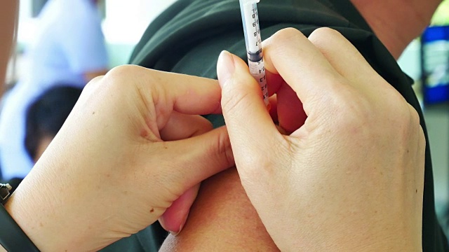 医院的疫苗注射和武器。视频下载