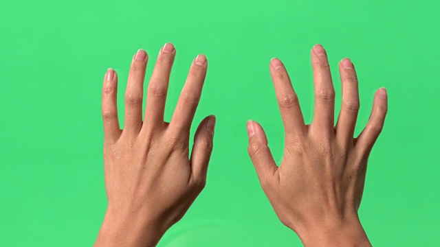 绿屏-女性双手打字的POV视频素材