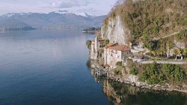 意大利马焦雷湖著名隐士的无人机照片视频素材