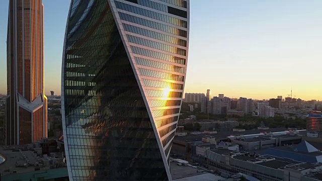 城市鸟瞰图及办公商业建筑视频下载