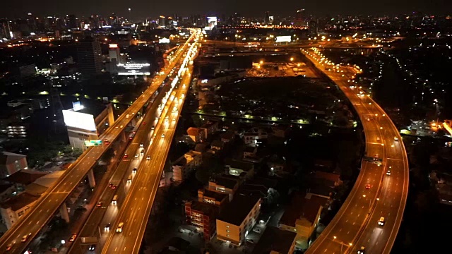 交通工业概念，大型高速公路夜景镜头视频下载