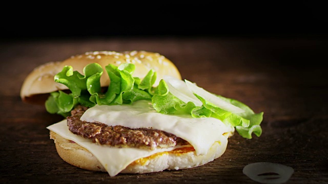SLO MO DS准备美味的汉堡视频素材