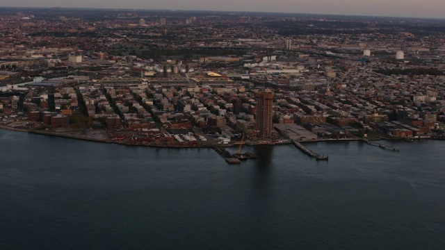空中飞过史岱文森镇，彼得库柏村向布鲁克林，纽约市视频下载