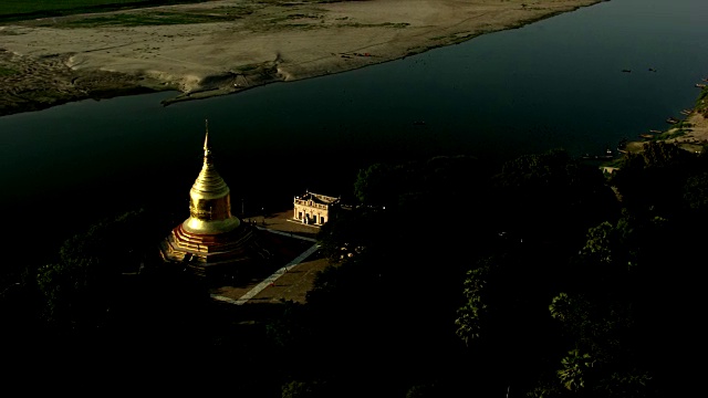 缅甸-缅甸:白色和金色的寺庙视频素材